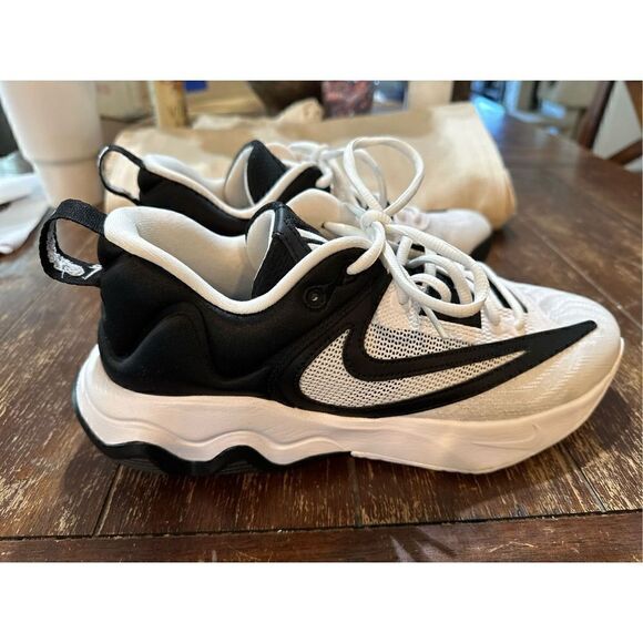 Nike Men’s Giannis Immortality 3 Basketball Shoes - Picture 8 of 9